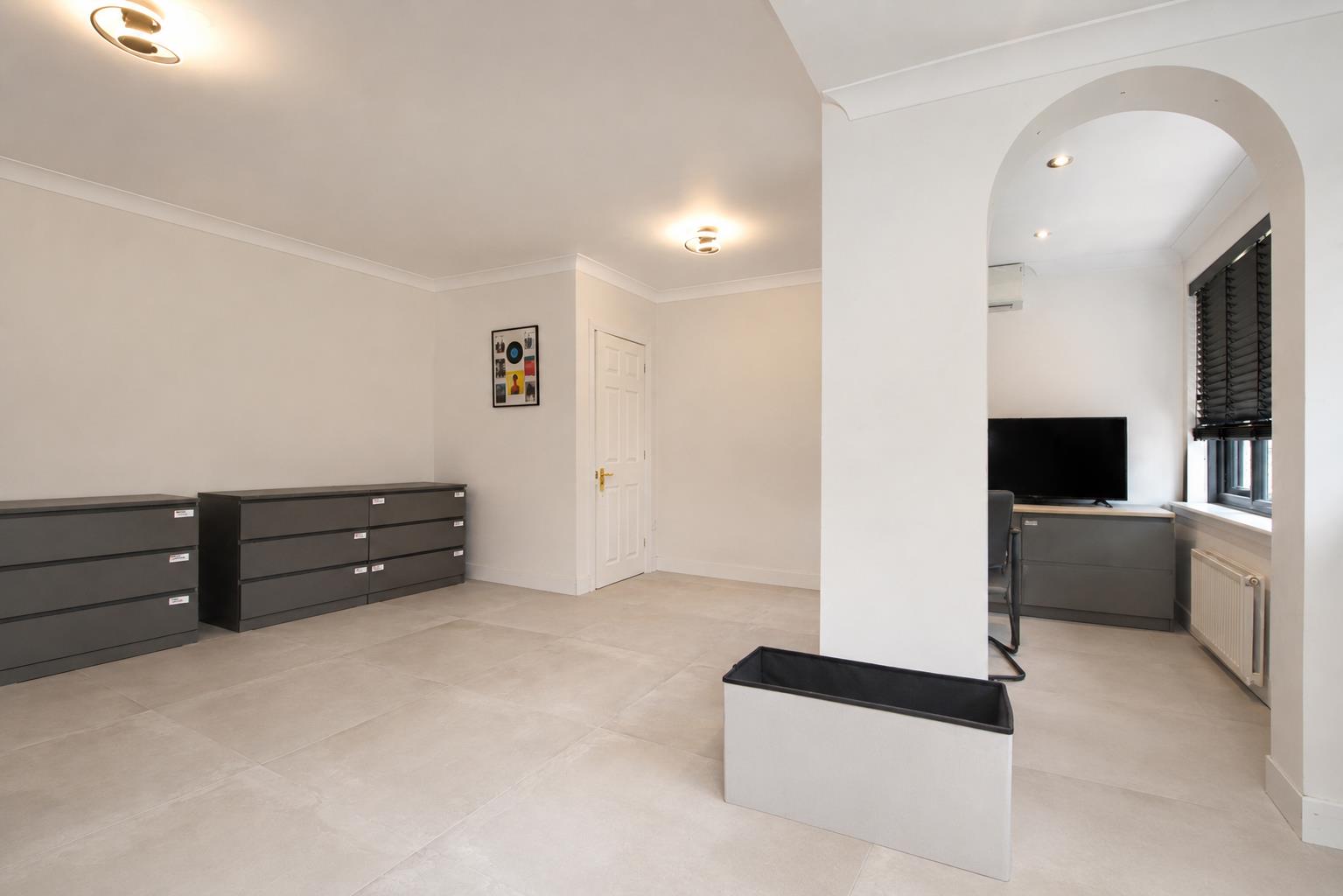 5 bed property in Webbs Home Close, Milton Keynes